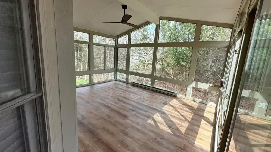 Do sunrooms add value to a home (1)