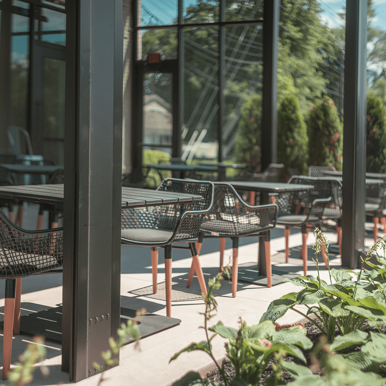 restaurant patio with MagnaTrack screens and heaters