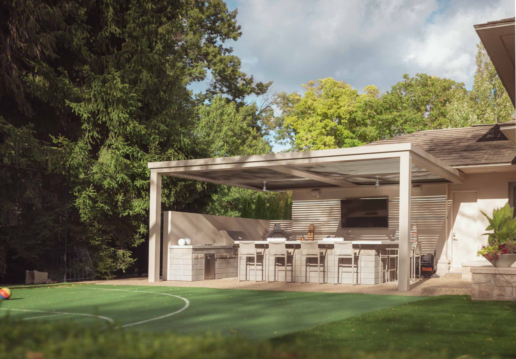 StruXure louvered pergola in Bloomfield Hills MI by Skyview Detroit