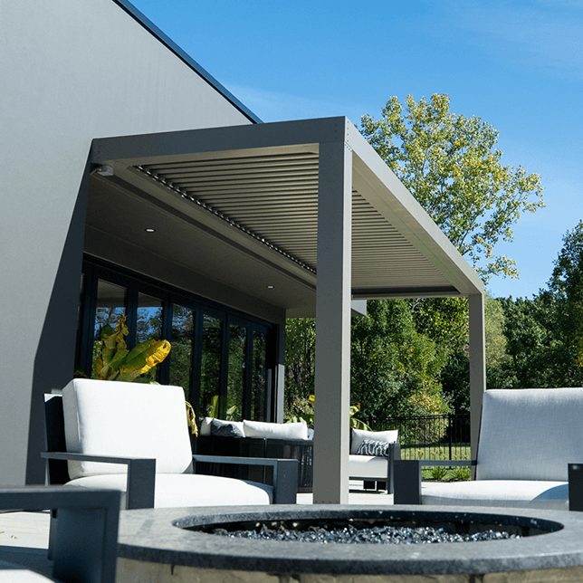 Manual crank louvered pergola providing adjustable shade