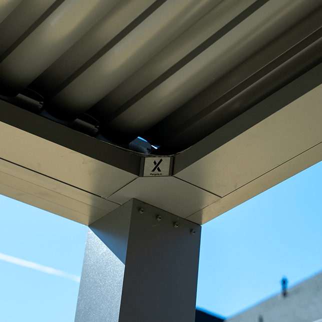 Manual crank louvered pergola providing adjustable shade